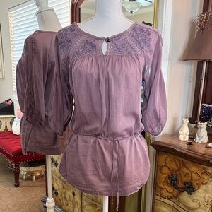 Elegant Mauve Blouse with Lace Detail